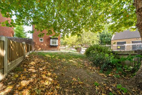 undefined, Globe Pond Road, London, SE16