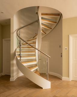 31 Lancaster Mews, London, W2 3QE