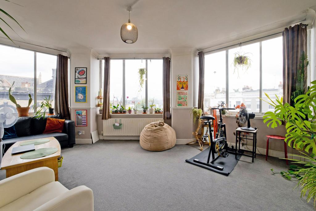 Spacious Two-Bedroom Flat with Stunning Views –