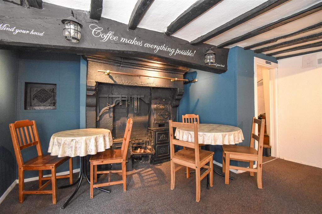 Dining/Café Area