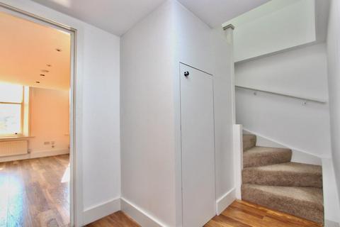 2 bedroom flat for sale, Stoke Newington High Street, London N16