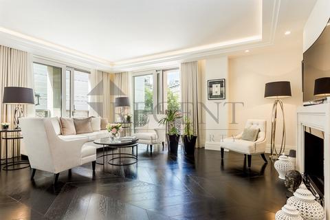 undefined, Wren House, 190 Strand, WC2R