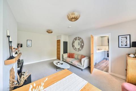 21 Faversham Road, London, SE6 4XE