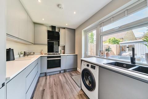 21 Faversham Road, London, SE6 4XE