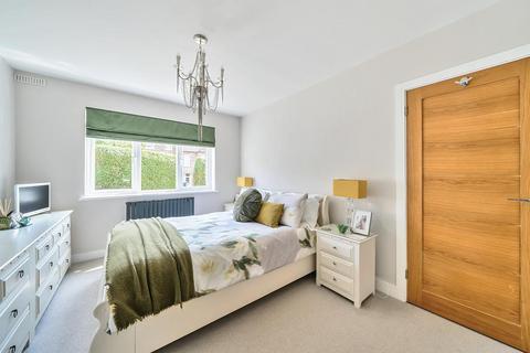 21 Faversham Road, London, SE6 4XE