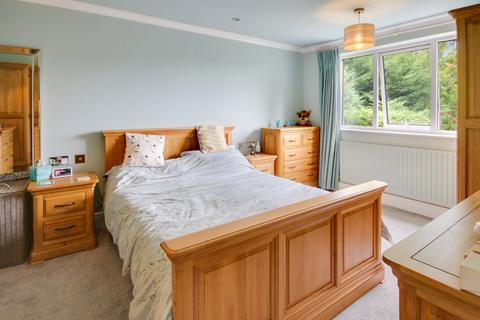 18 Stonepark Drive, Forest Row, RH18 5DG