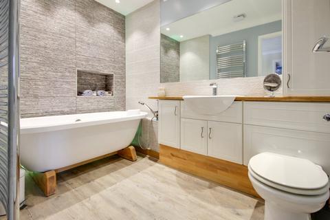 18 Stonepark Drive, Forest Row, RH18 5DG