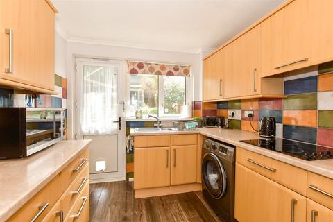 2 bedroom semi-detached house for sale, Furrlongs, Newport PO30