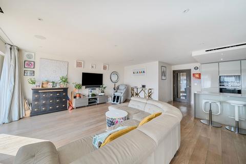 3 bedroom apartment for sale, Beaufort Square, Golding House, NW9