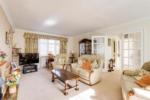 4 bedroom detached house for sale, Plains Farm Close, Mapperley NG3