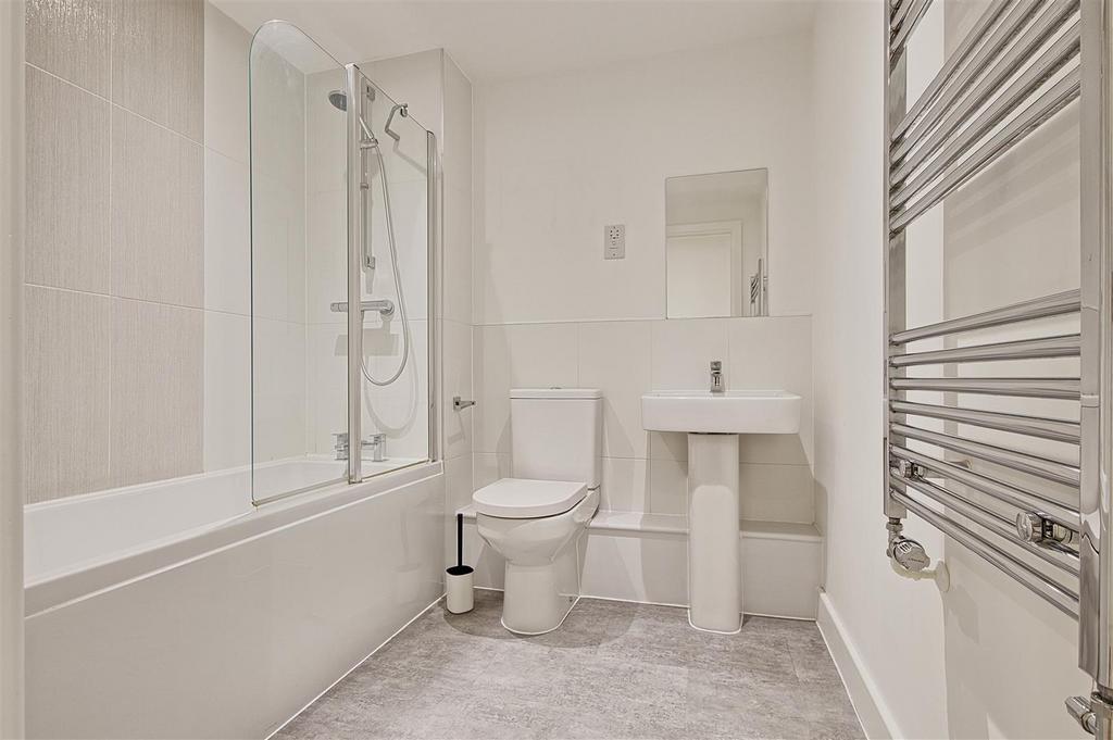 Bathroom 2.jpg