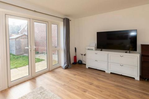 3 bedroom semi-detached house to rent, Blackthorn, Reading, RG2