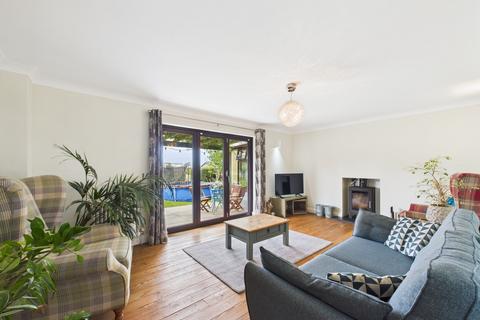 5 bedroom detached house for sale, London Road, Yaxley, PE7