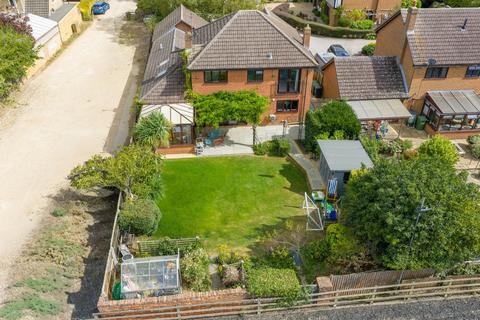 5 bedroom detached house for sale, London Road, Yaxley, PE7