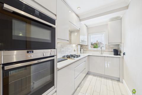 16 Cray Road, Belvedere, DA17 6NB