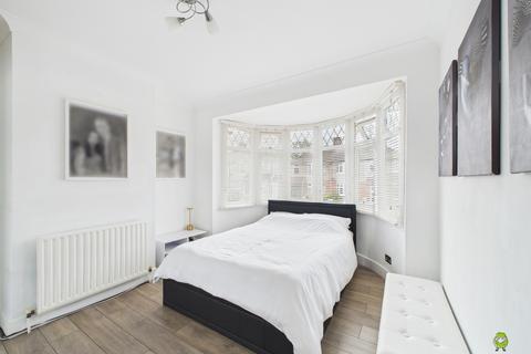 16 Cray Road, Belvedere, DA17 6NB
