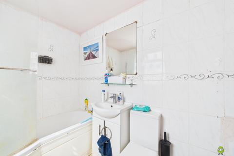 15 Emes Road, Erith, DA8 3EL