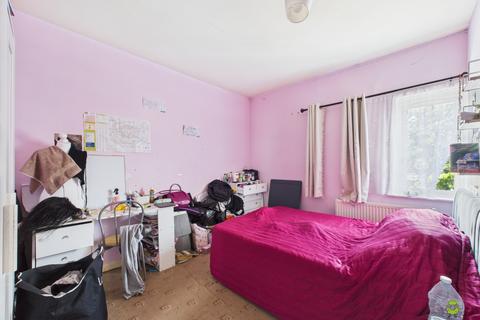 15 Emes Road, Erith, DA8 3EL