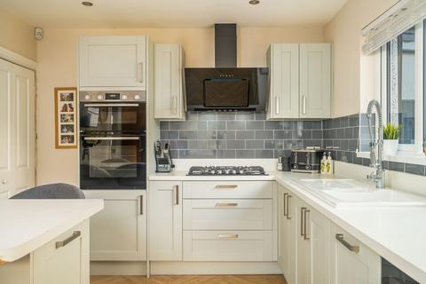 14 Driftholme Road, Drighlington, Bradford, BD11 1LR