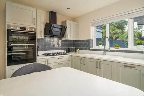 14 Driftholme Road, Drighlington, Bradford, BD11 1LR