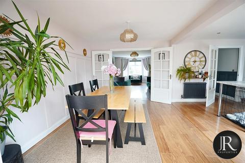 4 bedroom detached house for sale, Hereford Way, Rugeley WS15
