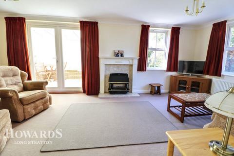 4 bedroom detached house for sale, Hill Farm Road, Long Stratton