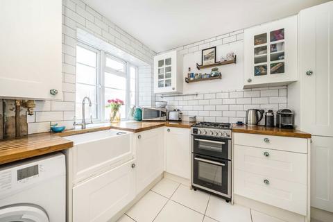 4 bedroom flat for sale, Streatham High Road, London SW16