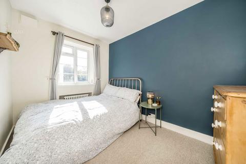 4 bedroom flat for sale, Streatham High Road, London SW16