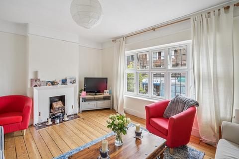 2 bedroom flat for sale, Sycamore Road, Amersham