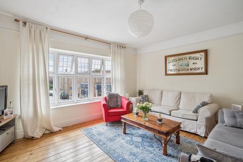 2 bedroom flat for sale, Sycamore Road, Amersham