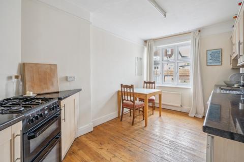 2 bedroom flat for sale, Sycamore Road, Amersham