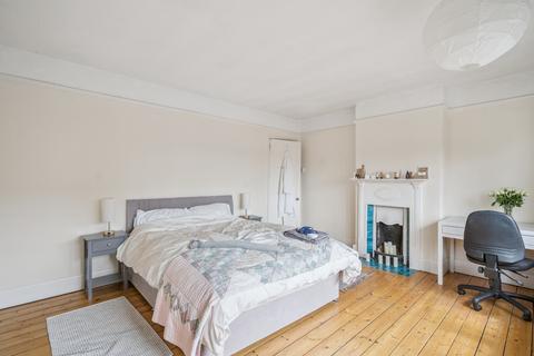 2 bedroom flat for sale, Sycamore Road, Amersham