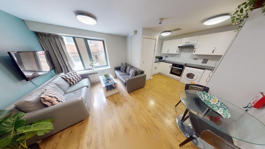 A spacious and inviting large modern living roo...