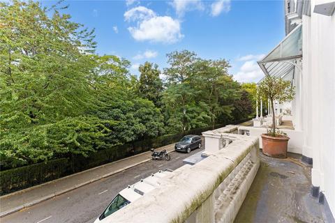 3 bedroom apartment to rent, Cadogan Place, London, SW1X