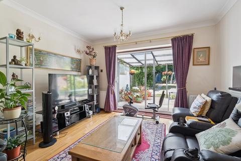 4 bedroom semi-detached house for sale, Farm Avenue, North Harrow HA2