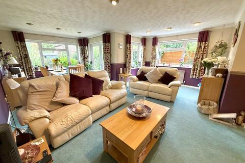 4 bedroom semi-detached house for sale, Hendon Road, Bordon GU35