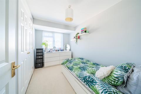 56 Brooklands Way, Redhill, RH1 2BW