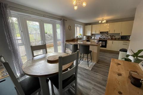undefined, Bryn Uchaf, Bryn, Llanelli