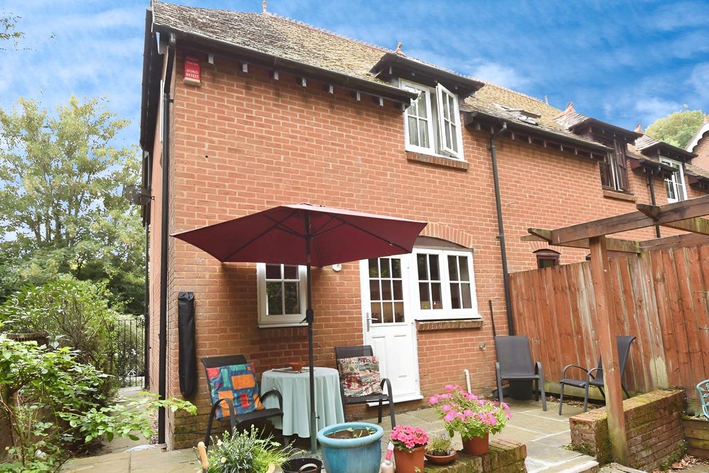 Rear Aspect & Side Access