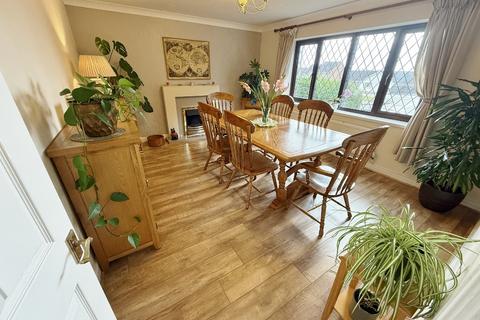 undefined, Llys Hendre, Llangennech