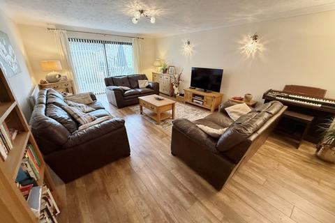 undefined, Llys Hendre, Llangennech