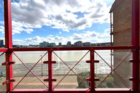 2 bedroom apartment to rent, Caledonian Wharf, London E14