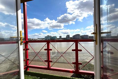 2 bedroom apartment to rent, Caledonian Wharf, London E14