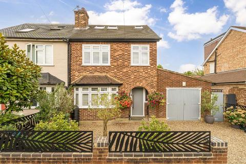 South Road, Hampton TW12