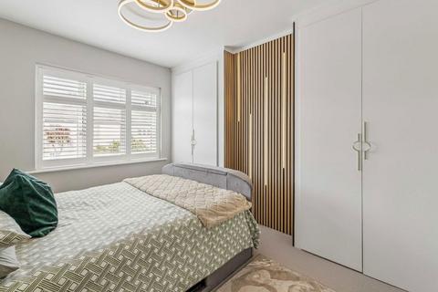 undefined, South Road, Hampton TW12