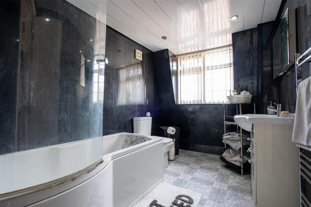 Famiy Bathroom