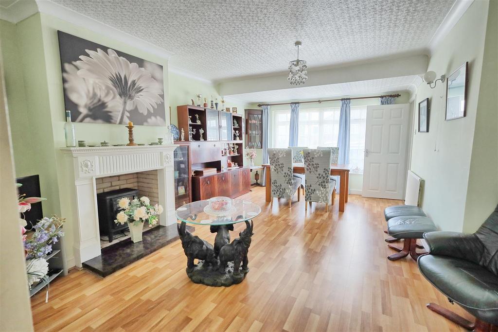 Dining/family room