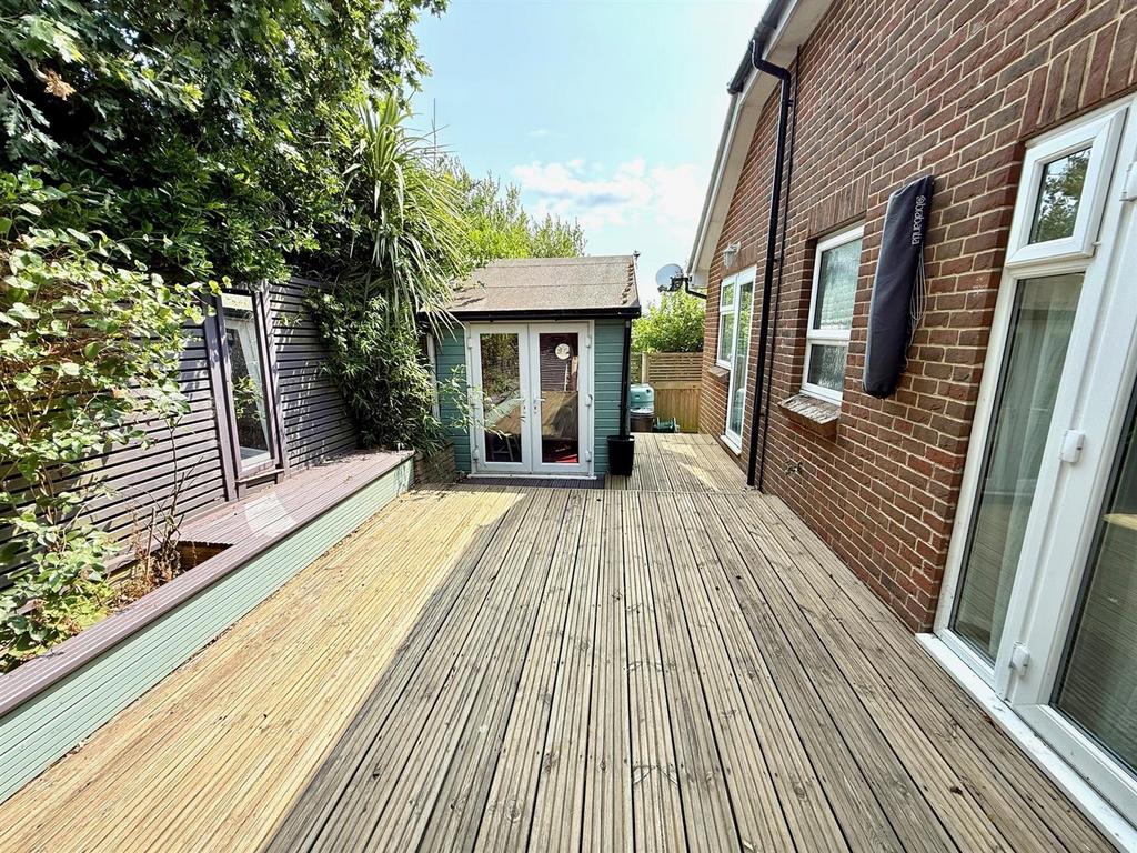 Rear Garden Cabin.jpg