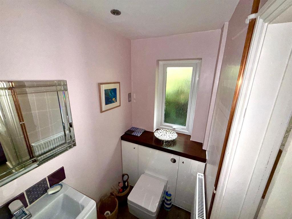 Ensuite Pic 1.jpg