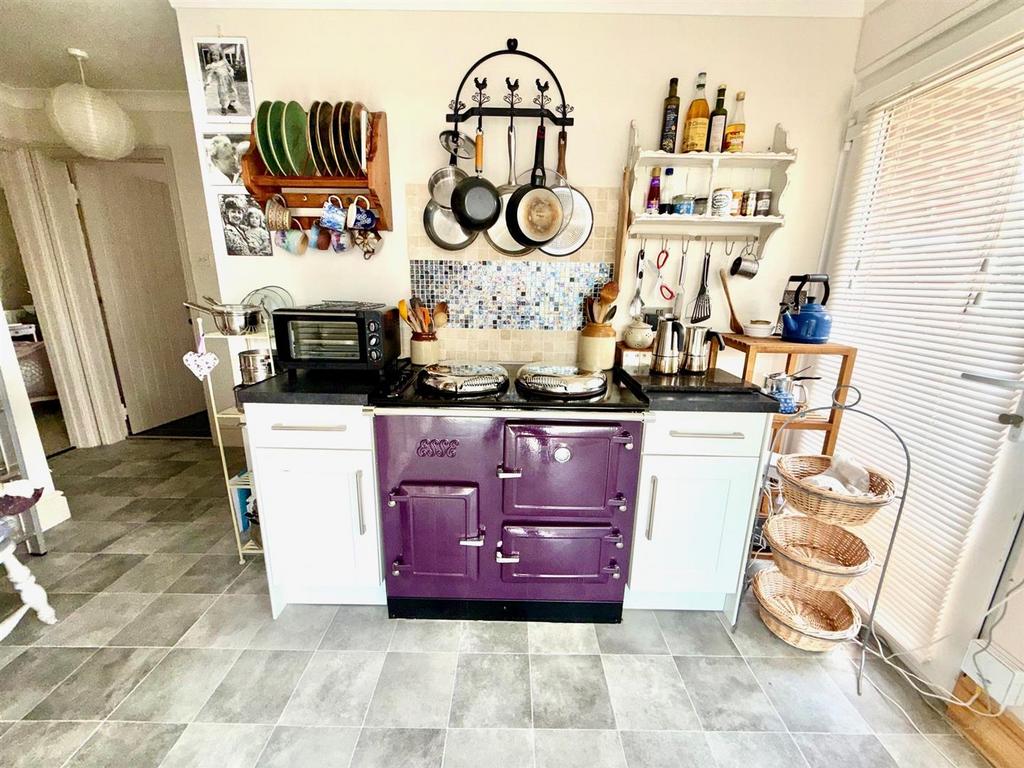 Kitchen 3.jpg